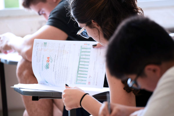 Estudantes em dia de vestibular da Unicamp